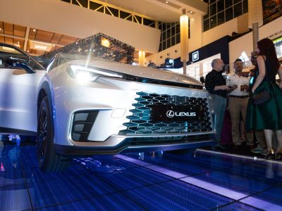 Lexus lanza su nuevo vehículo LBX
