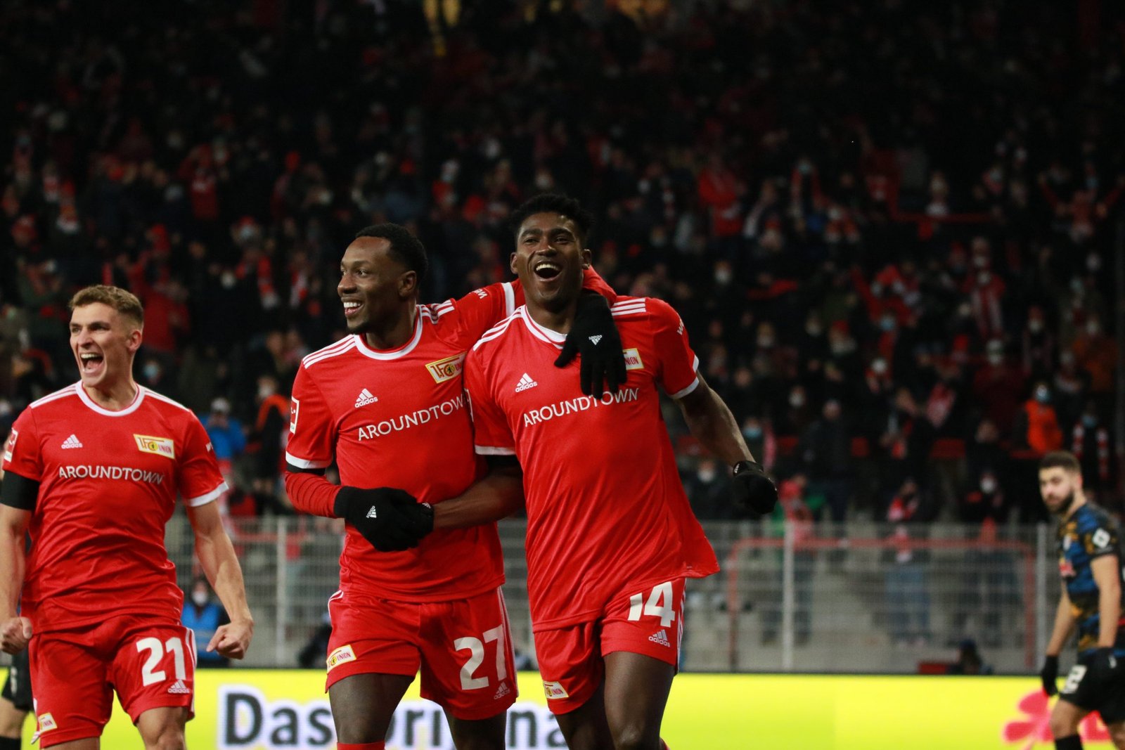 Unión Berlín vence y se codea con los lideres de la Bundesliga