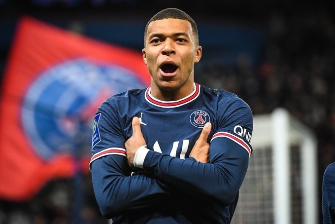 Mbappé se queda en el PSG hasta final de temporada