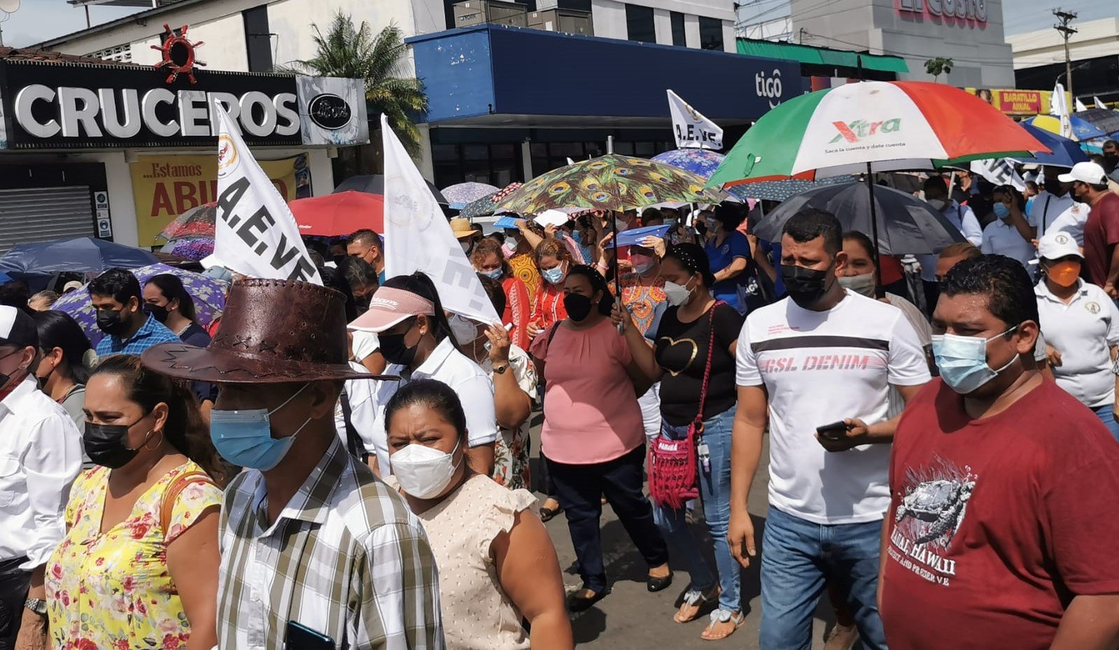 Gobierno llama al diálogo y pide cese de protestas