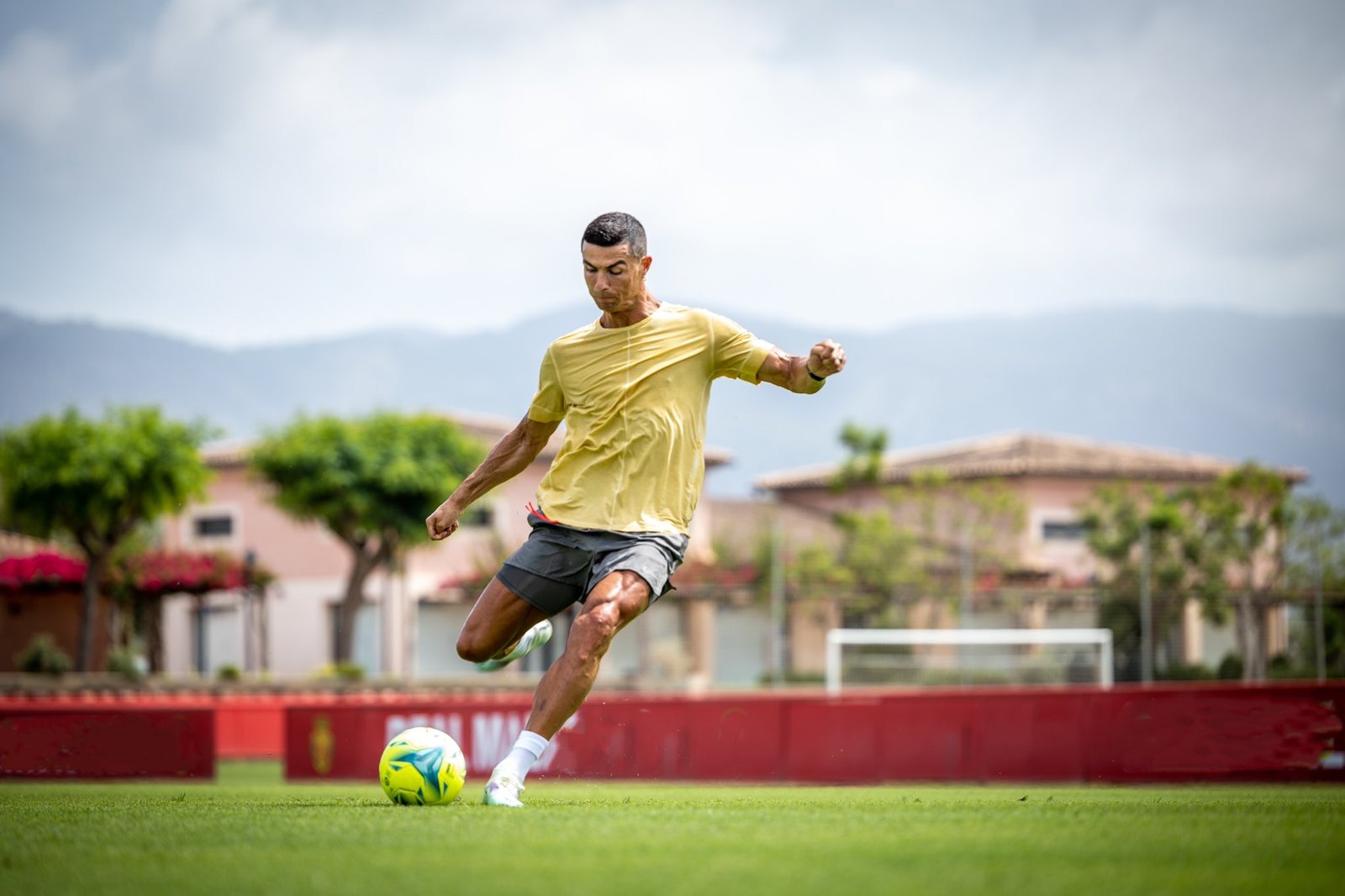 Cristiano Ronaldo se presenta en la ciudad deportiva del Manchester United para hablar de su futuro