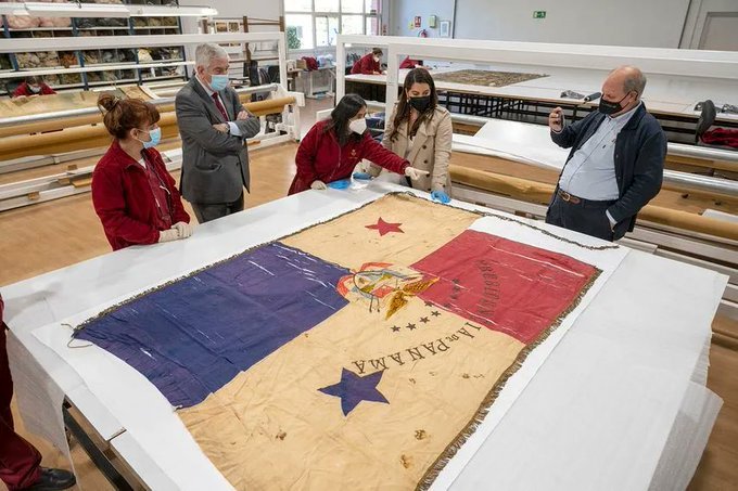 Histórica bandera retorna restaurada al país